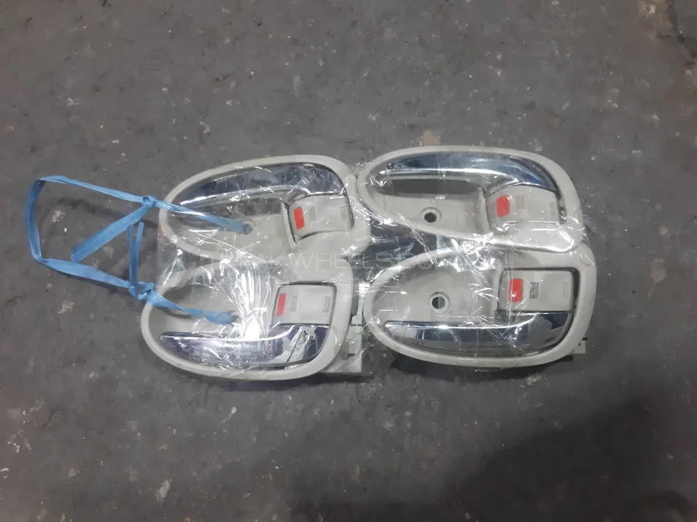 Toyota vitz chrome handle Japani Available Image-1