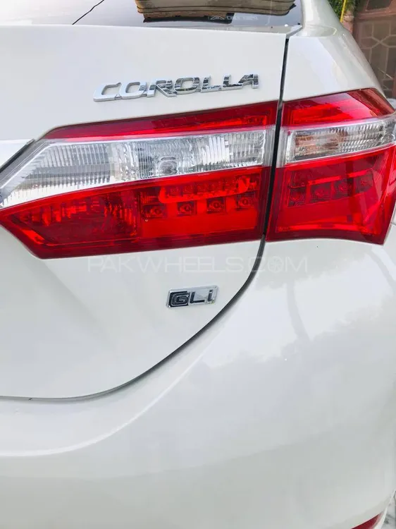 Toyota Corolla 2015 for Sale in Peshawar Image-1