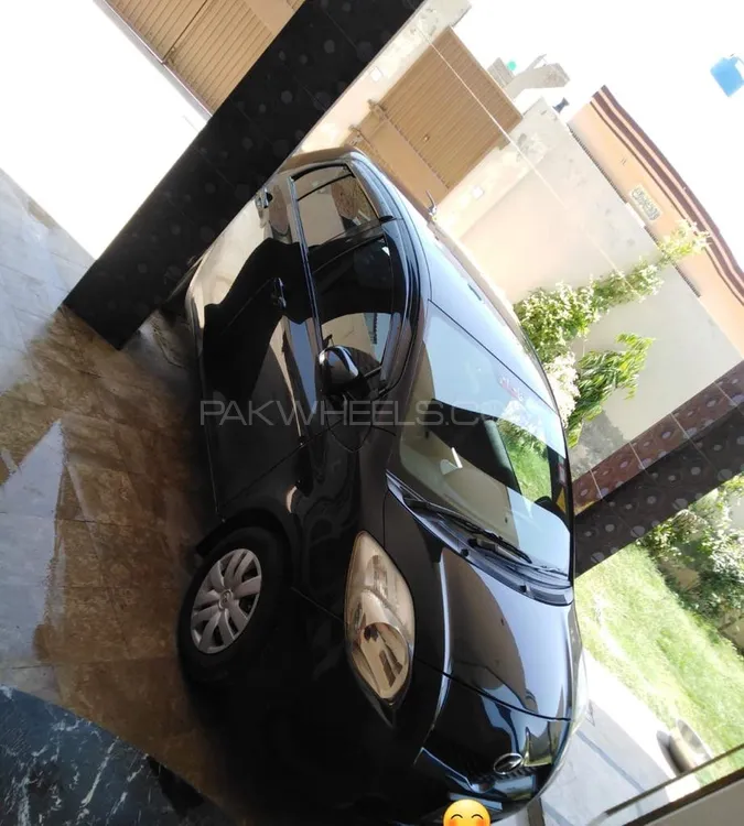 Toyota Vitz 2012 for Sale in Sahiwal Image-1