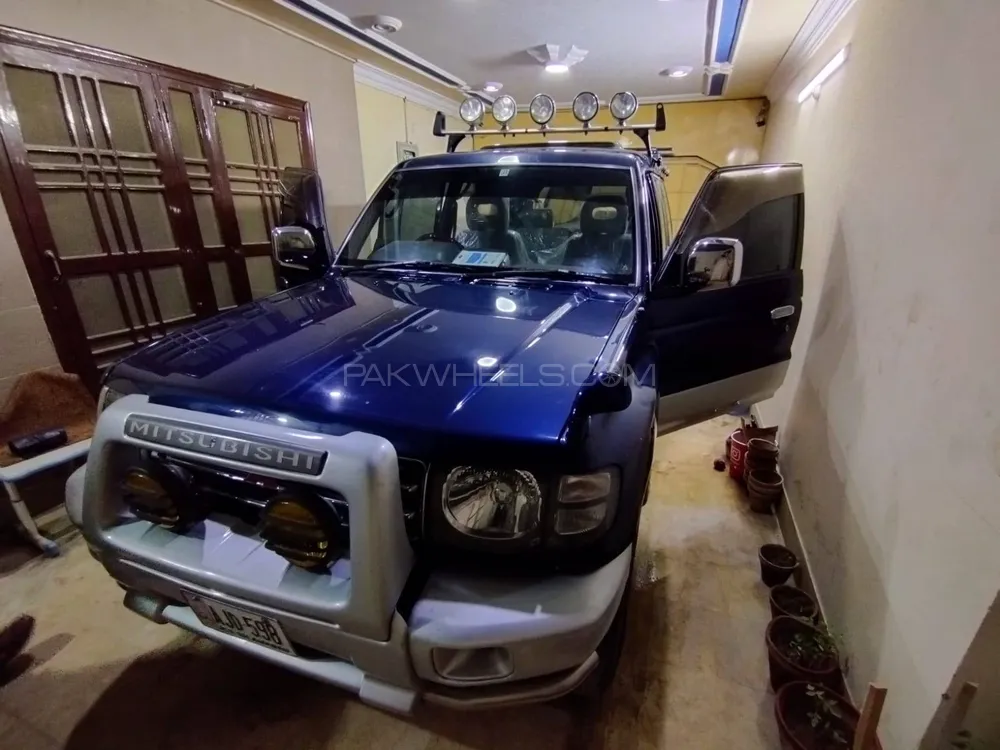 Mitsubishi Pajero 1999 for Sale in Karachi Image-1