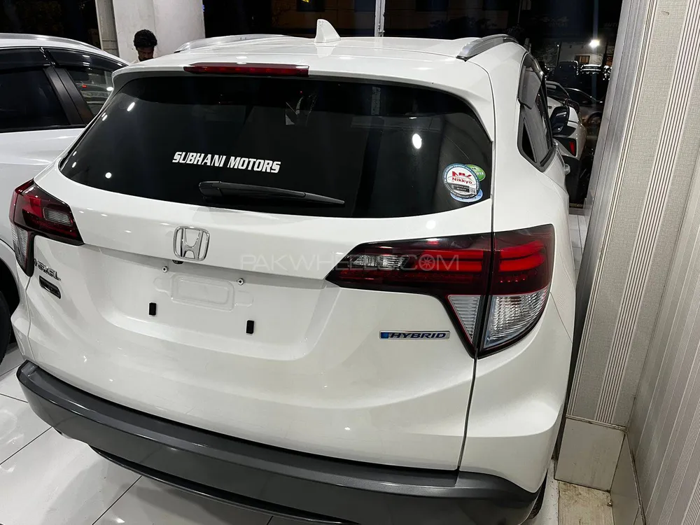 Honda Vezel 2017 for Sale in Faisalabad Image-1
