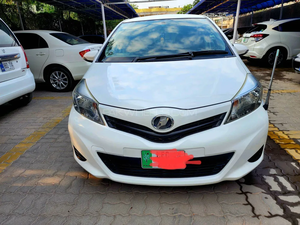 Toyota Vitz 2012 for Sale in Peshawar Image-1