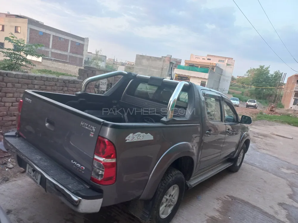 Toyota Hilux 2015 for Sale in Islamabad Image-1
