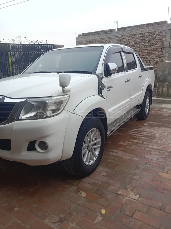 Toyota Hilux 2015 for Sale in Karak Image-1