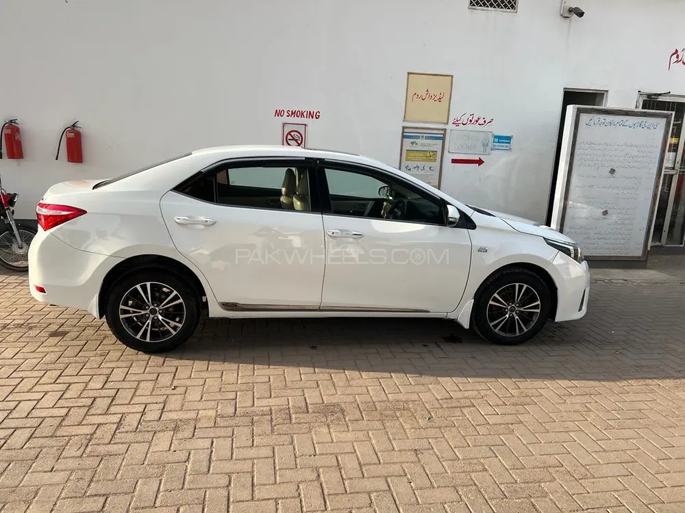 Toyota Corolla 2015 for Sale in Mandi bahauddin Image-1
