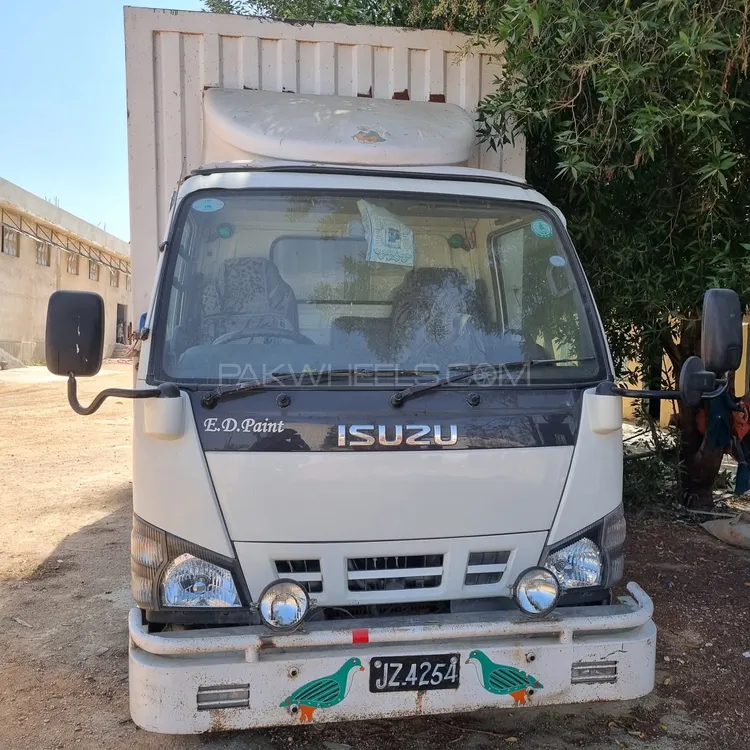 Isuzu NKR 2017 for Sale in Karachi Image-1