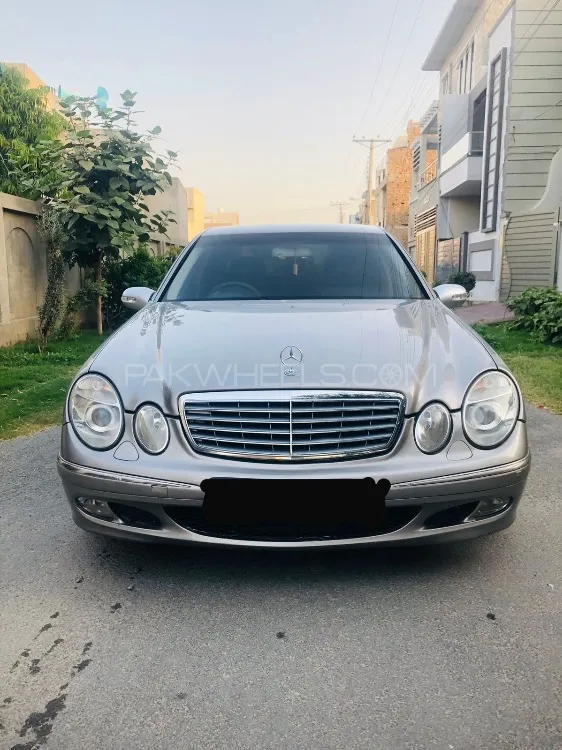 Mercedes Benz E Class 2004 for Sale in Burewala Image-1