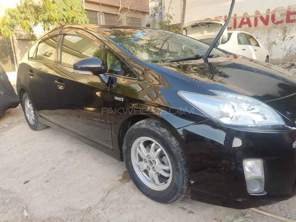 Toyota Prius 2011 for Sale in Karachi Image-1