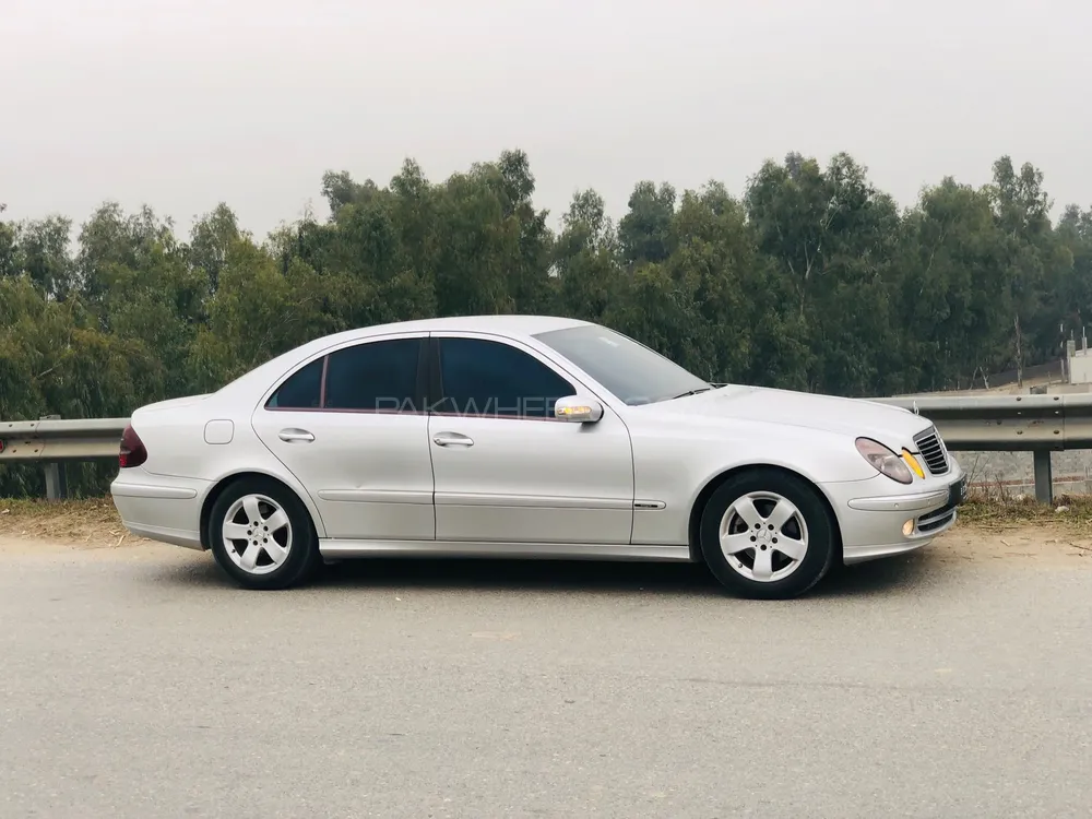 Mercedes Benz E Class 2004 for Sale in Mardan Image-1