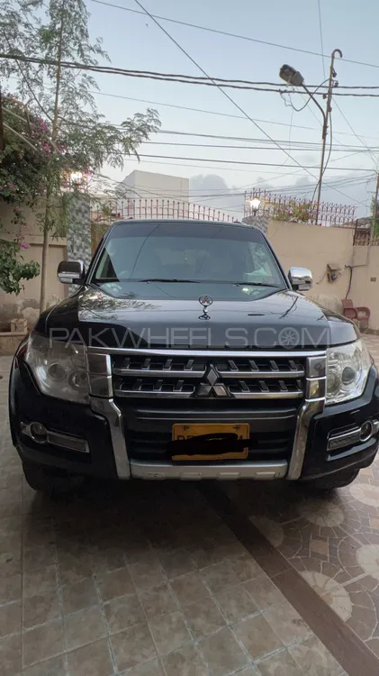 Mitsubishi Pajero 2014 for Sale in Karachi Image-1