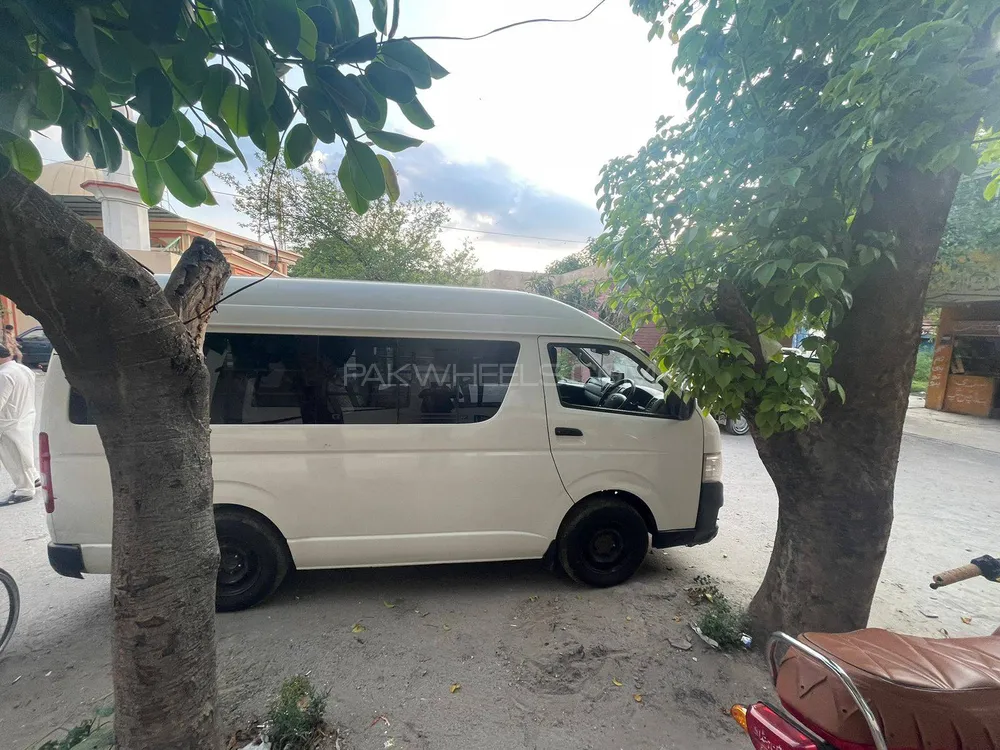 Toyota Hiace 2010 for Sale in Islamabad Image-1