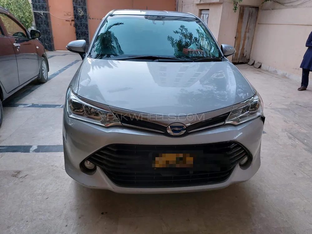 Toyota Corolla Axio 2015 for Sale in Karachi Image-1