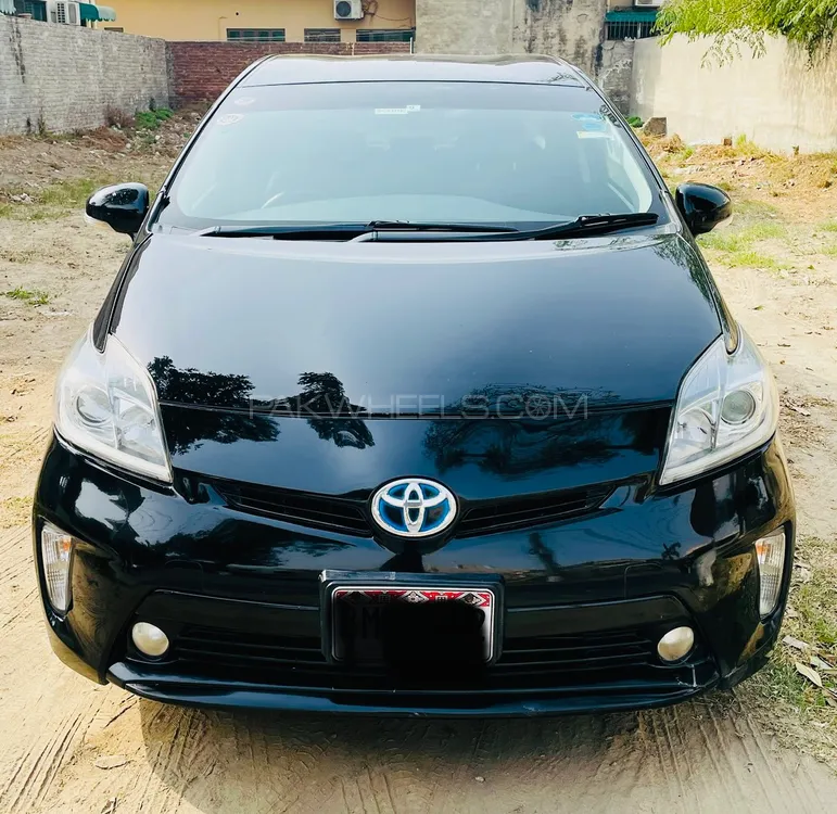 Toyota Prius 2014 for Sale in Lahore Image-1