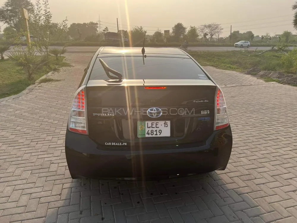 Toyota Prius 2011 for Sale in Lahore Image-1