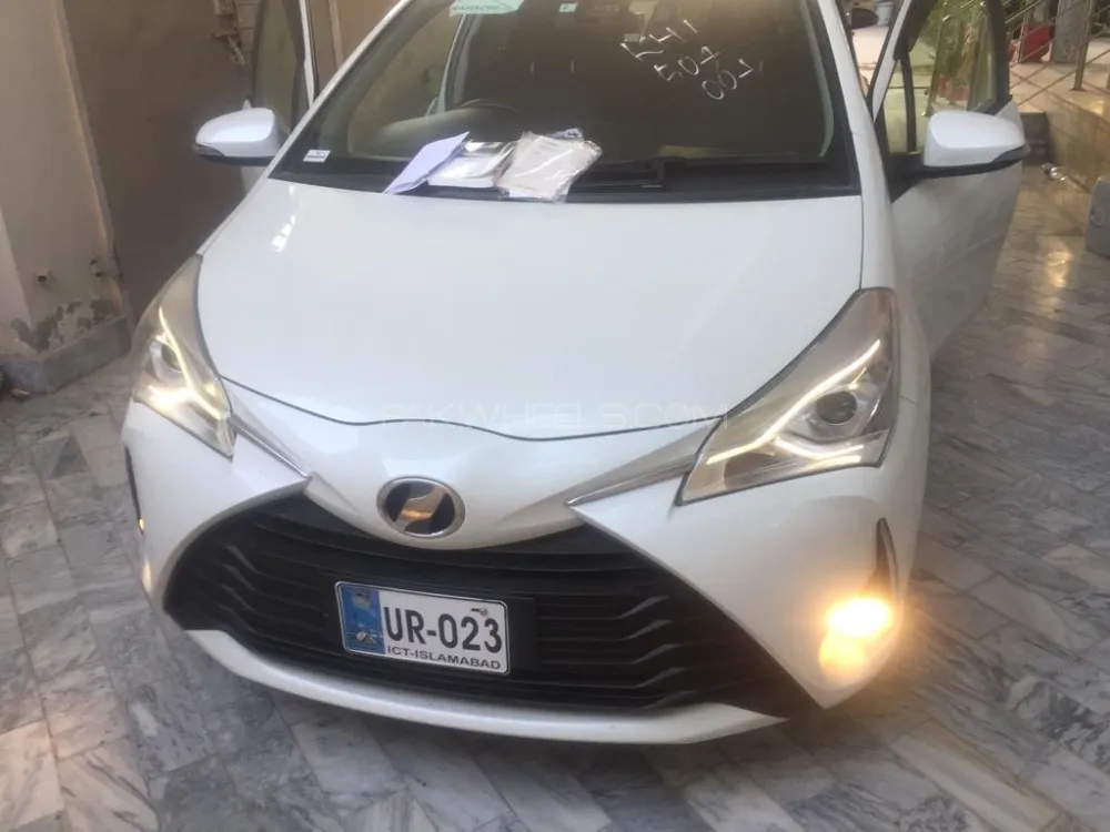 Toyota Vitz 2020 for Sale in Mardan Image-1