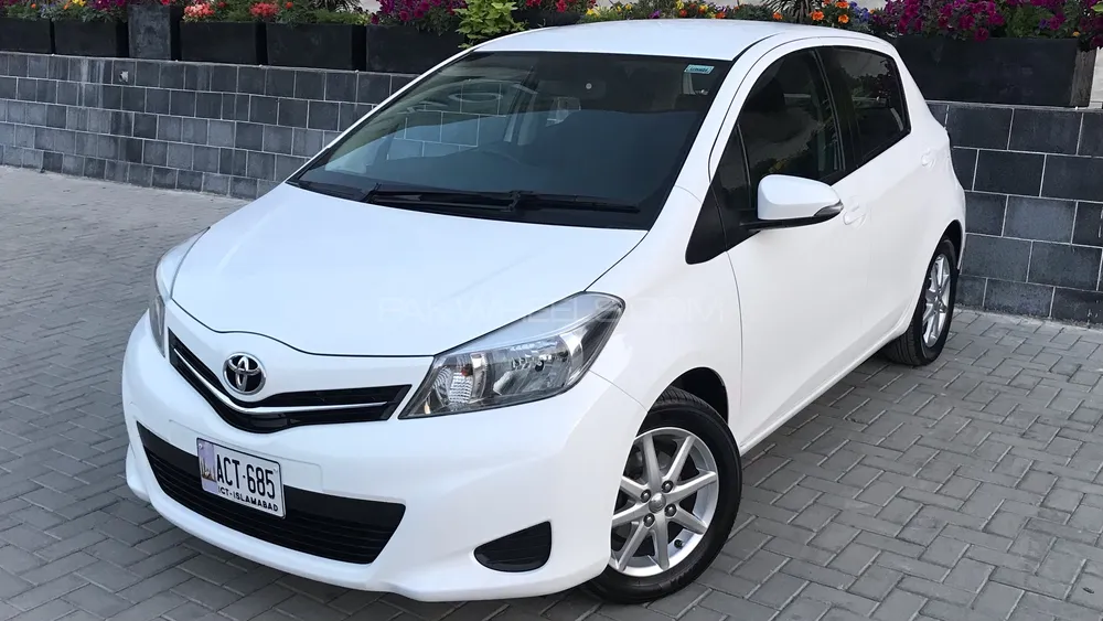 Toyota Vitz 2013 for Sale in Islamabad Image-1