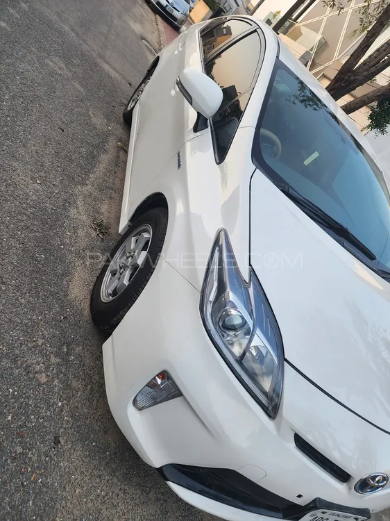 Toyota Prius 2014 for Sale in Lahore Image-1