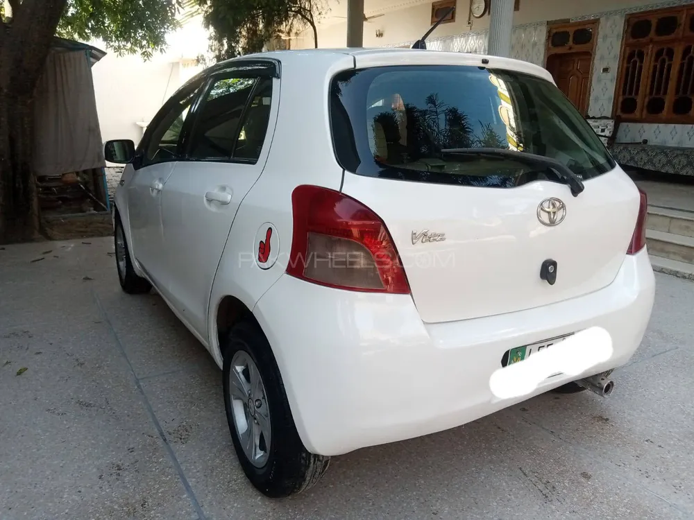 Toyota Vitz 2007 for Sale in Mardan Image-1