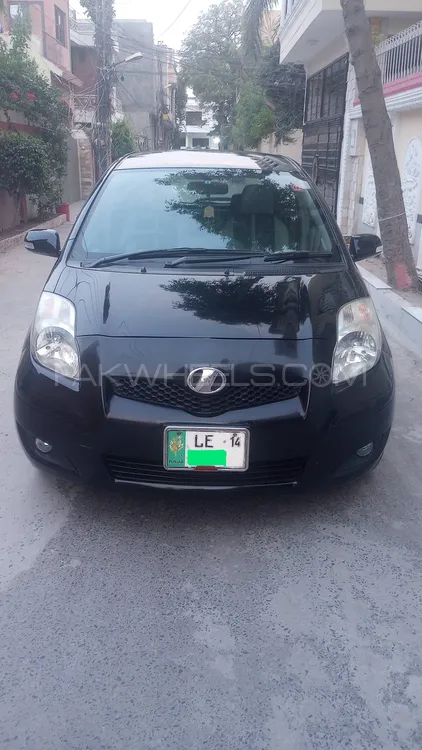Toyota Vitz 2010 for Sale in Lahore Image-1