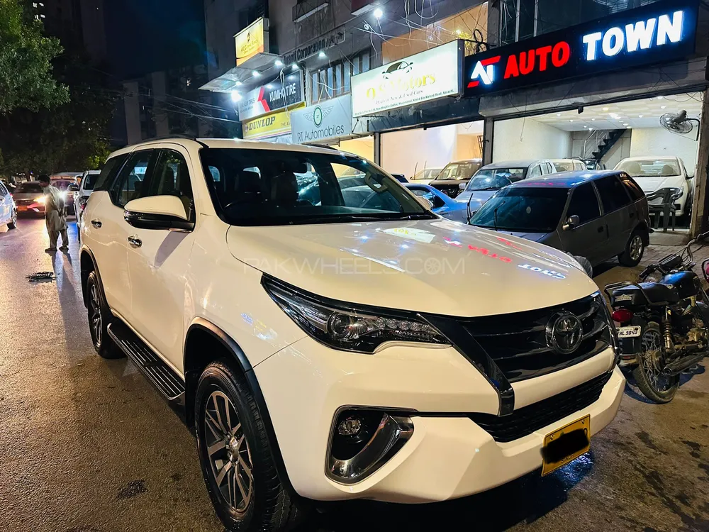 Toyota Fortuner 2020 for Sale in Karachi Image-1