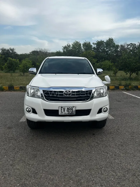 Toyota Hilux 2015 for Sale in Islamabad Image-1