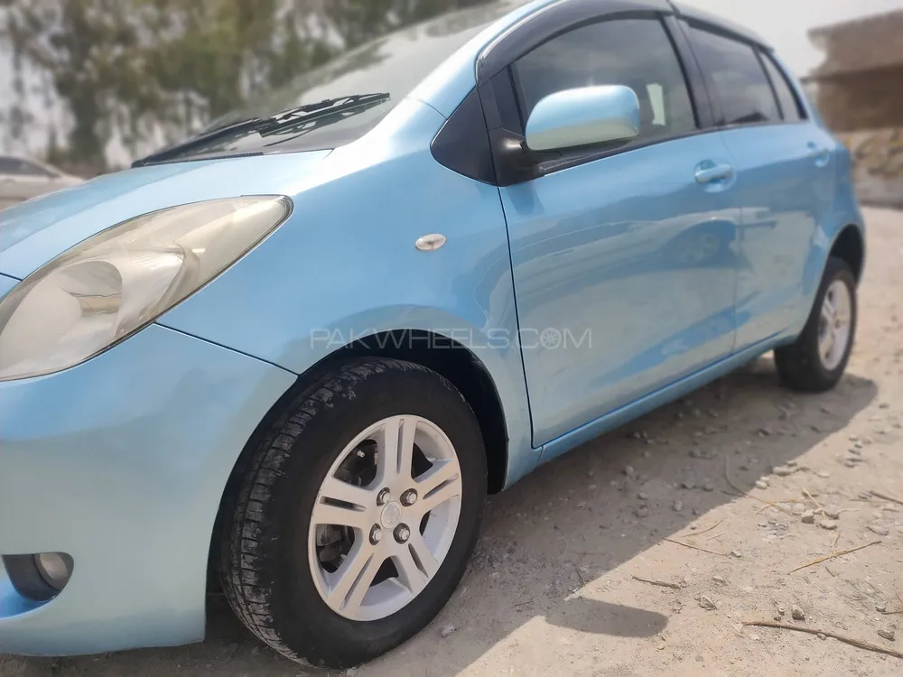 Toyota Vitz 2005 for Sale in Peshawar Image-1
