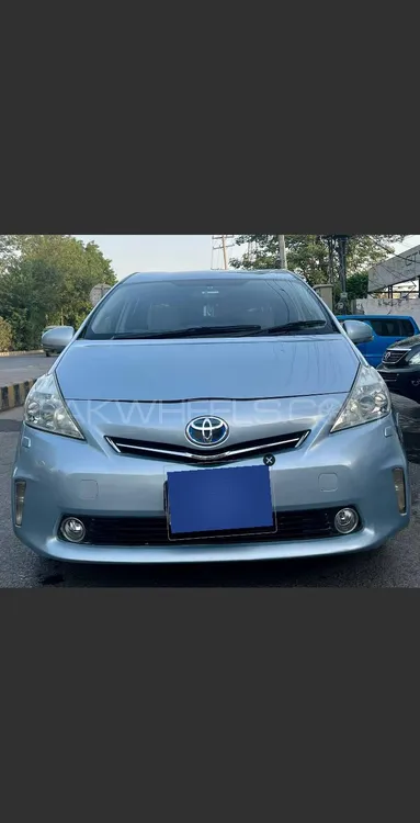 Toyota Prius Alpha 2013 for Sale in Lahore Image-1