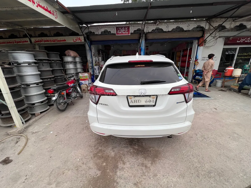 Honda Vezel 2015 for Sale in Peshawar Image-1