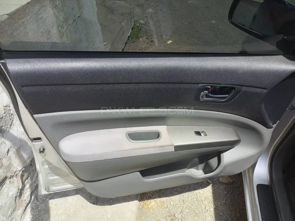 Toyota Prius 2010 for Sale in Mardan Image-1