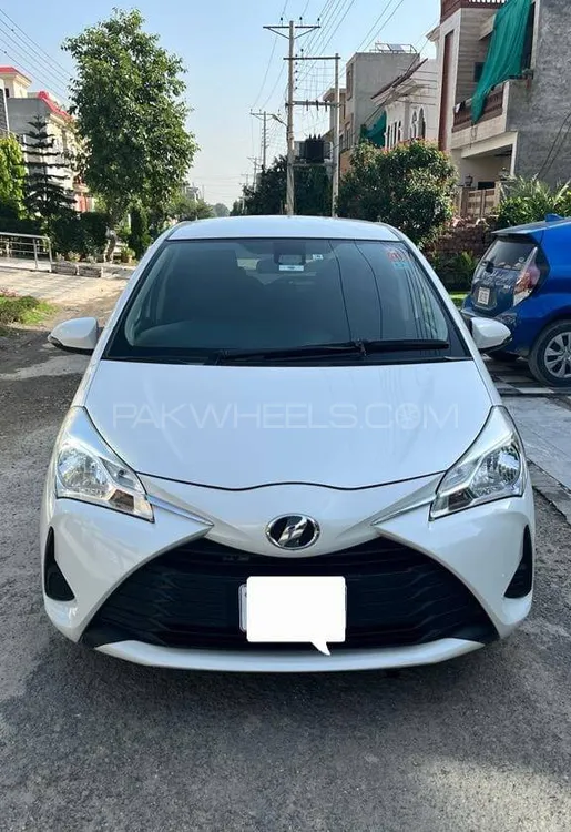Toyota Vitz 2017 for Sale in Lahore Image-1