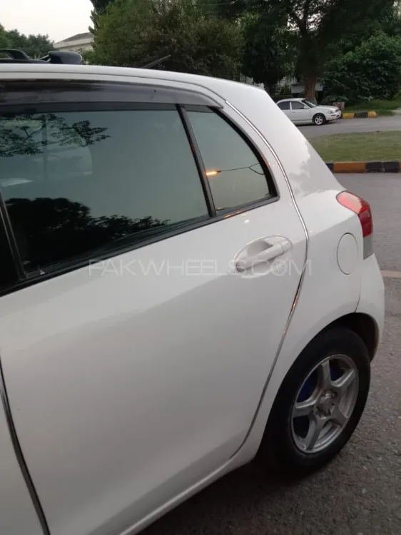 Toyota Vitz 2010 for Sale in Islamabad Image-1