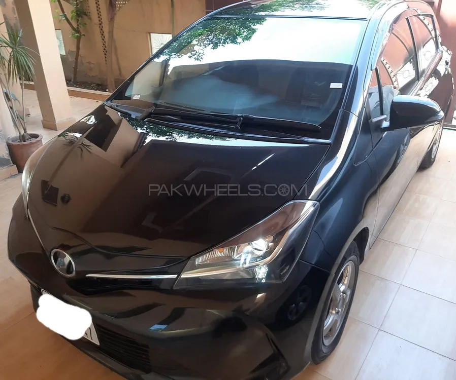 Toyota Vitz 2015 for Sale in Lahore Image-1