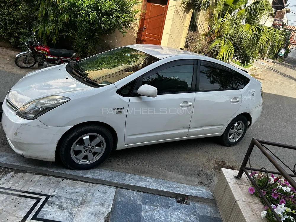 Toyota Prius 2010 for Sale in Lahore Image-1