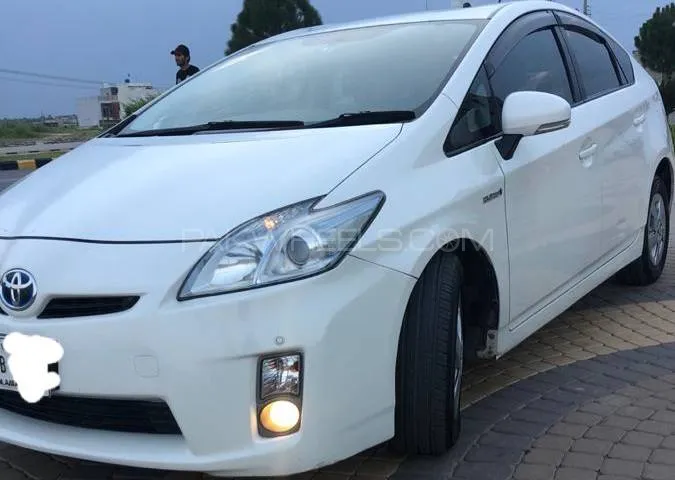 Toyota Prius 2010 for Sale in Abbottabad Image-1