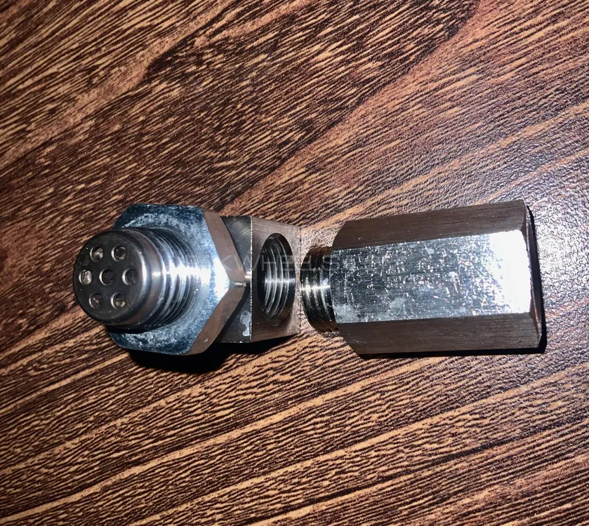 90 Degree oxygen sensor adapter with mini catalytic converter  Image-1