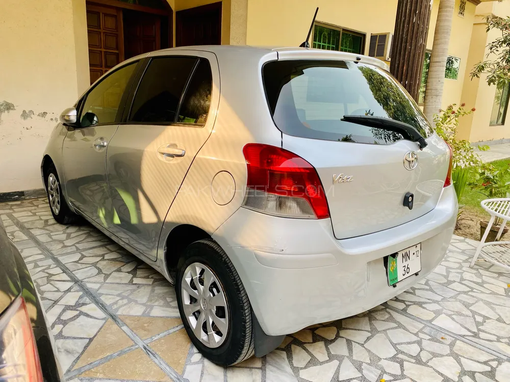 Toyota Vitz 2012 for Sale in Burewala Image-1