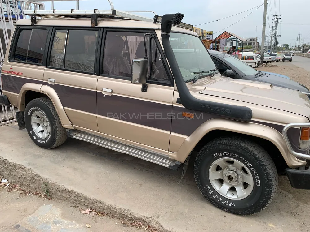 Mitsubishi Pajero 1987 for Sale in Peshawar Image-1