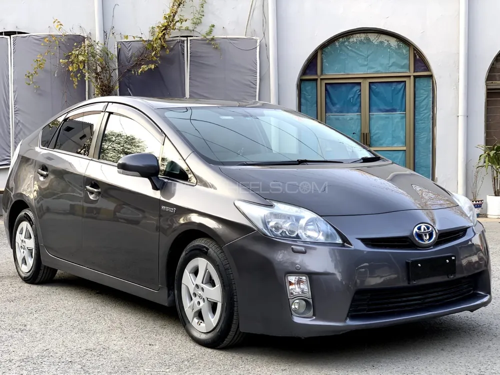 Toyota Prius 2011 for Sale in Lahore Image-1