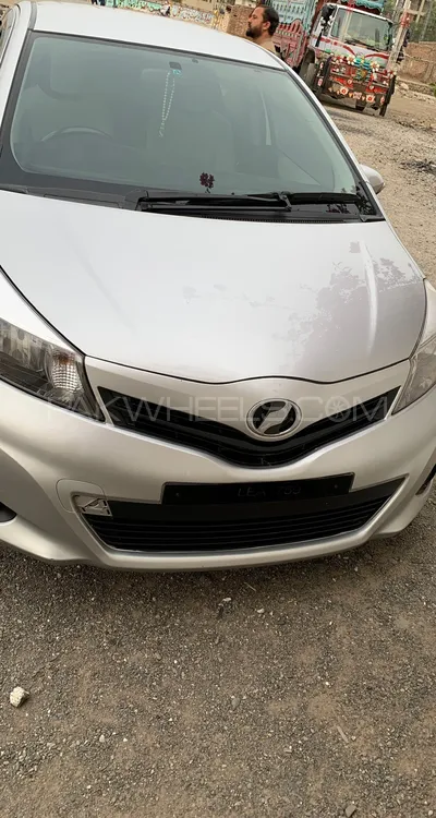 Toyota Vitz 2013 for Sale in Peshawar Image-1