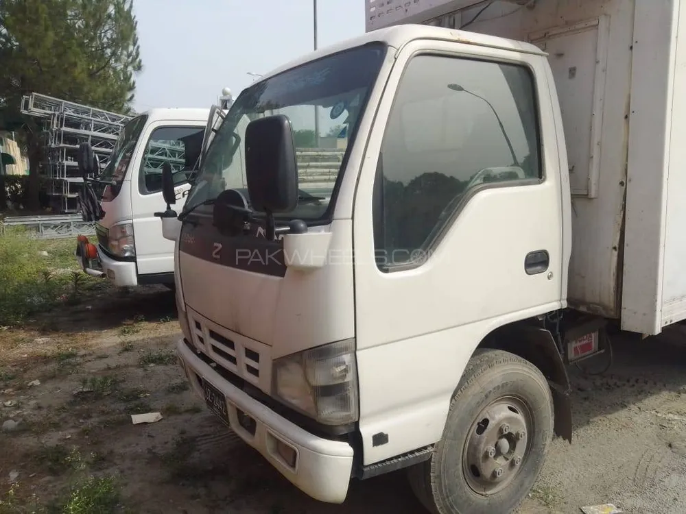 Isuzu NKR 2016 for Sale in Islamabad Image-1