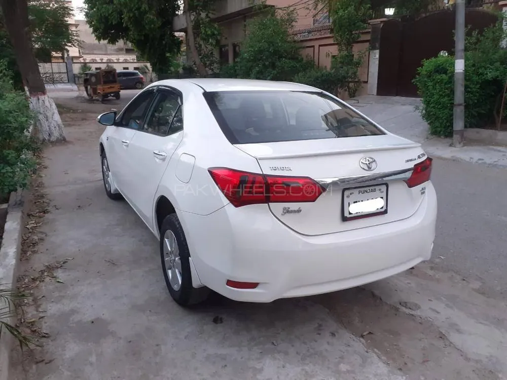 Toyota Corolla 2016 for Sale in Lahore Image-1