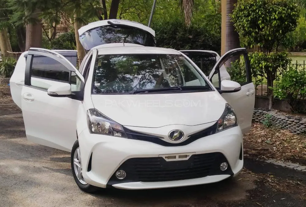 Toyota Vitz 2016 for Sale in Lahore Image-1