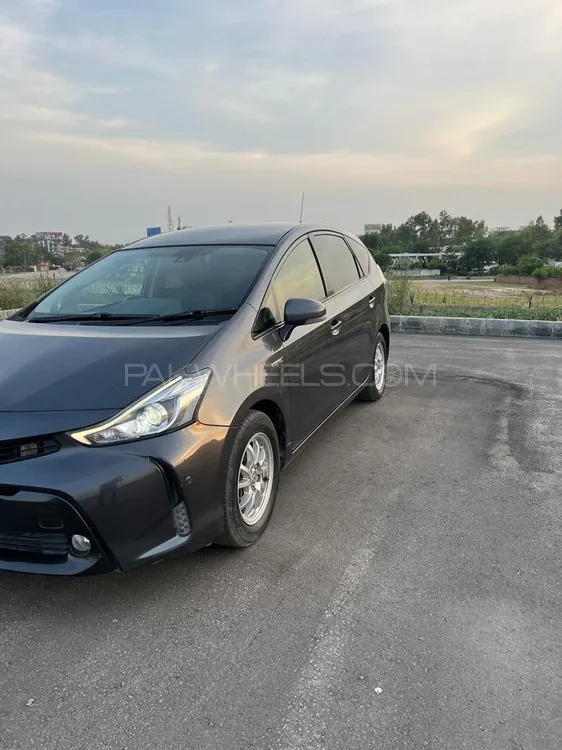 Toyota Prius Alpha 2015 for Sale in Islamabad Image-1