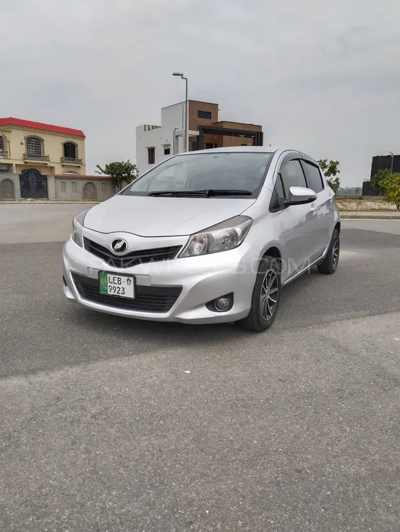 Toyota Vitz 2013 for Sale in Lahore Image-1