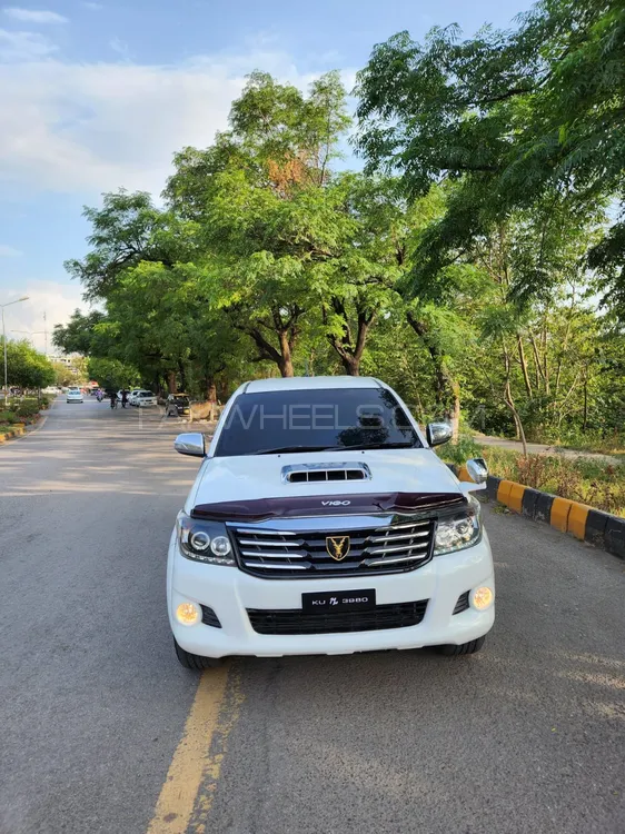 Toyota Hilux 2013 for Sale in Islamabad Image-1