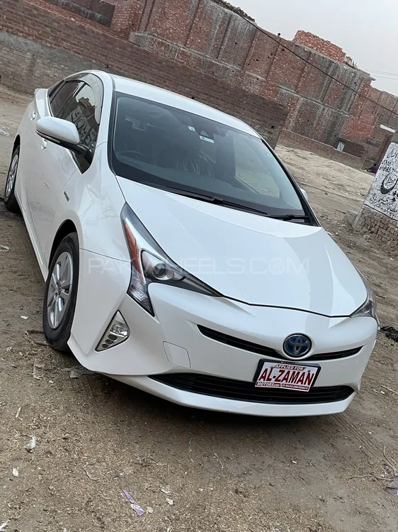 Toyota Prius Alpha 2016 for Sale in Gujranwala Image-1