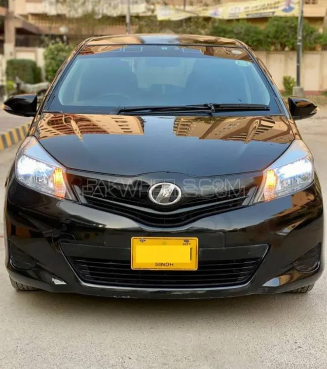 Toyota Vitz 2013 for Sale in Karachi Image-1