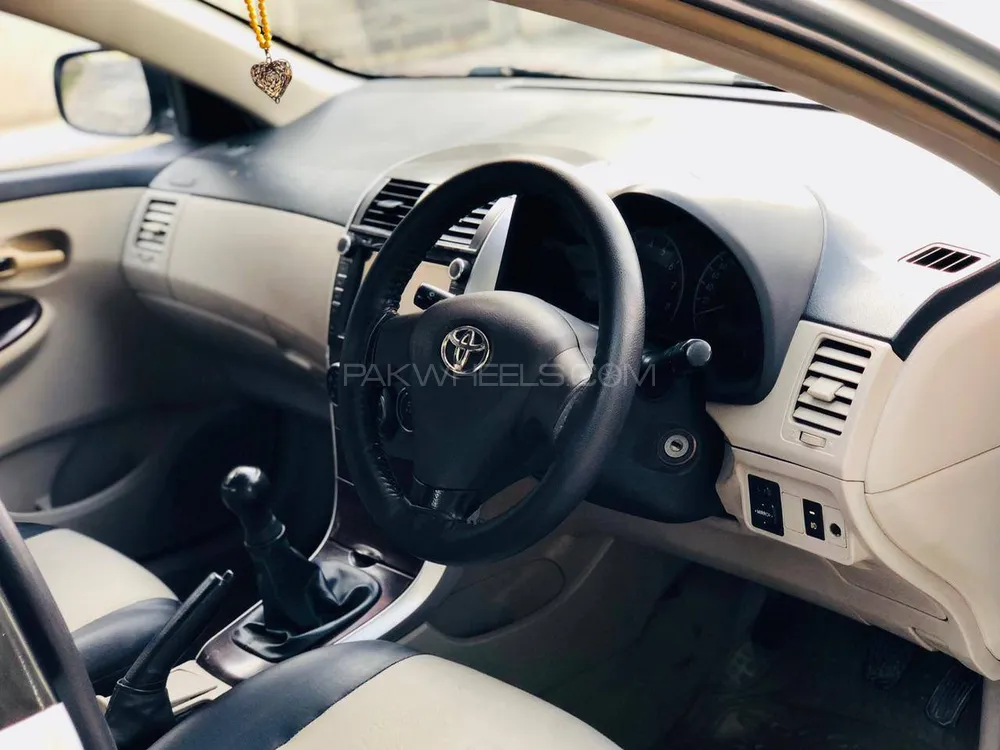 Toyota Corolla 2013 for Sale in Chichawatni Image-1
