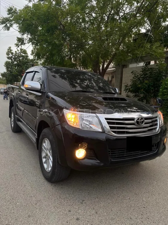 Toyota Hilux 2013 for Sale in Karachi Image-1
