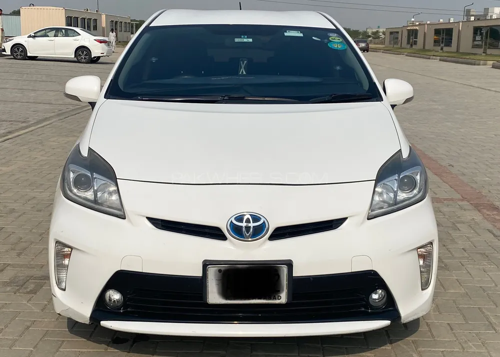 Toyota Prius 2013 for Sale in Lahore Image-1